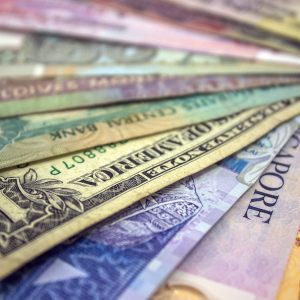 how to deal with different currencies while working abroad and managing finances and forex