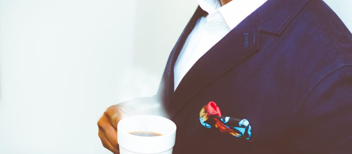 Businessman_drinking_coffee