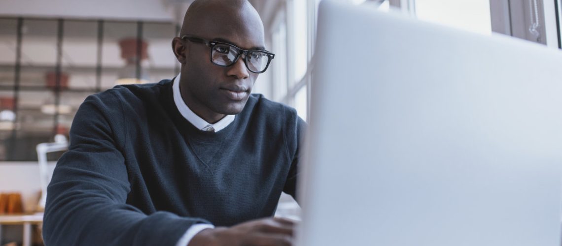 Businessman_working_on_laptop_2