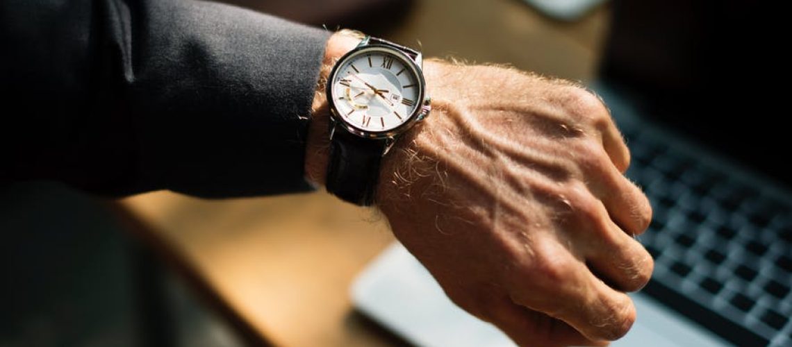 Working_businessman_with_watch