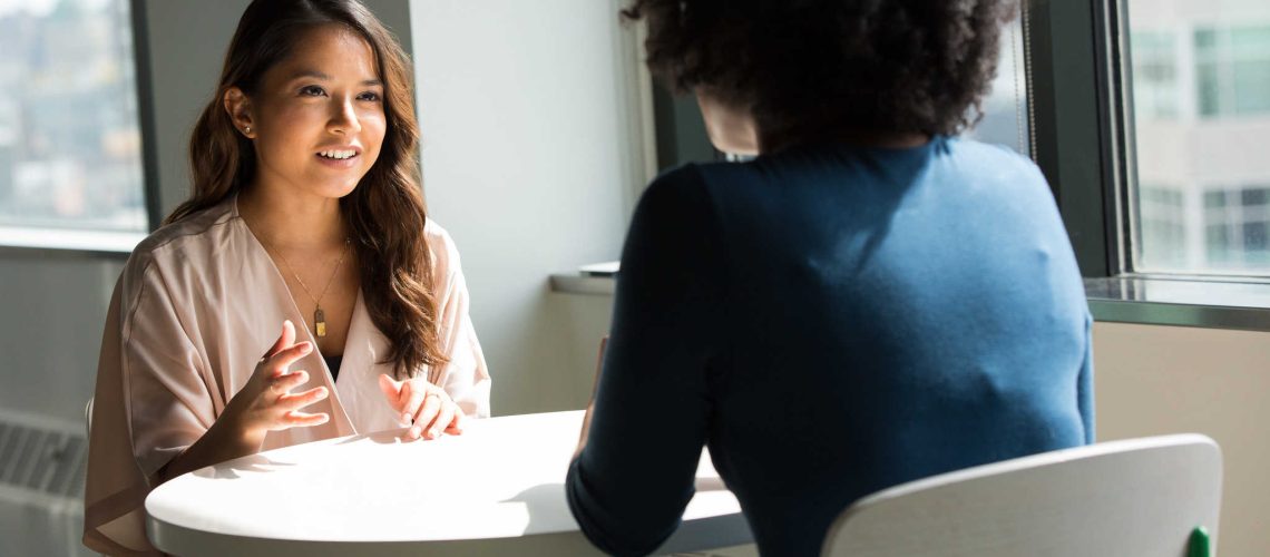 businesswomen_talking